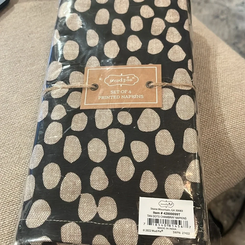 Mud Pie Black with Tan Dots Napkin Set (Four)/NWT